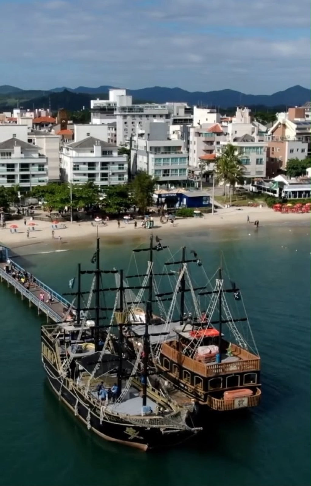Barco pirata 4 horas en Florianópolis — Vive Brasil